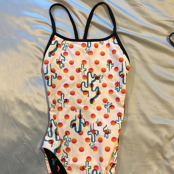 Never Worn Arena Sunset Reversible Challenge Back- Maxlife Size 28 - Picture 4 of 5